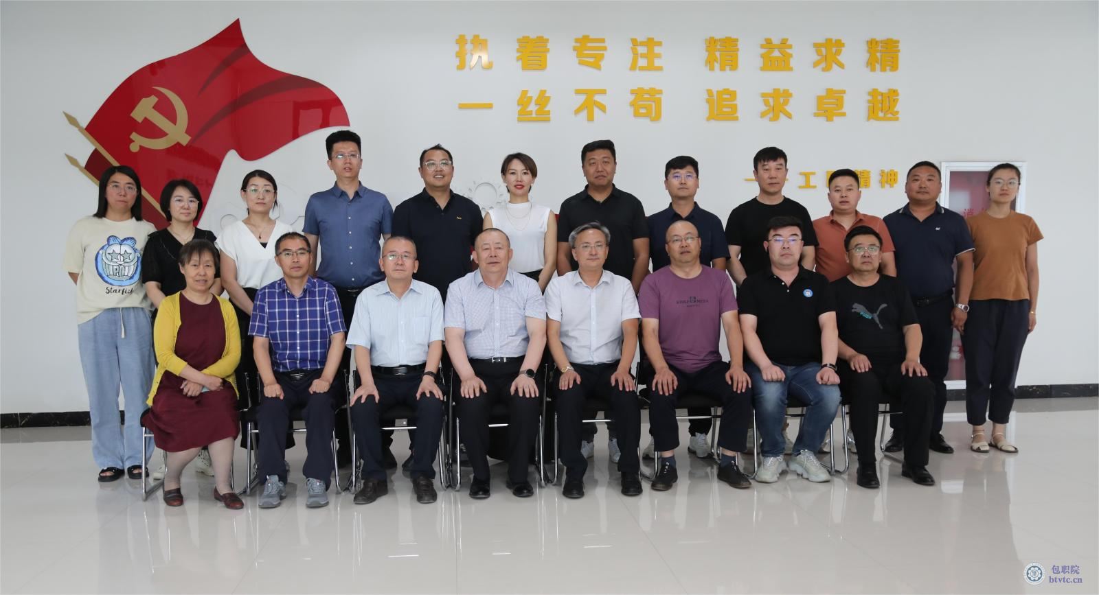 联盟单位合影留念.jpg